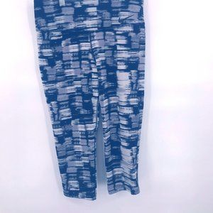 NWOT black grey white print capri legging